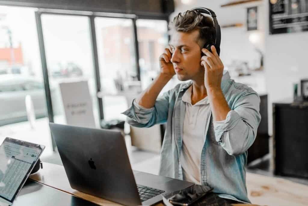 men's blue collared top near silver MacBook online course